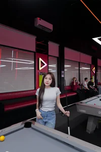 Billiards Goddess Captivates Fans with Luxurious Photoshoot by the Scenic Saigon River - image 3