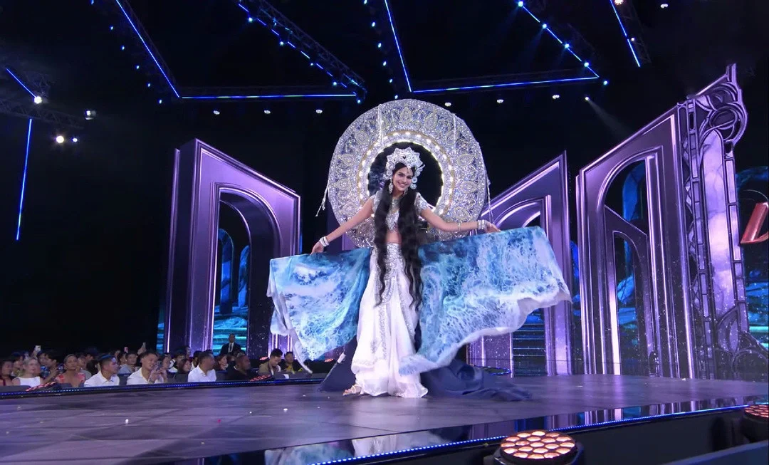 Que Anh’s Stunning Transformation: Showcasing a Massive 12kg National Costume at Miss Grand International