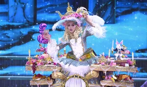 Que Anh’s Stunning Transformation: Showcasing a Massive 12kg National Costume at Miss Grand International - image 1