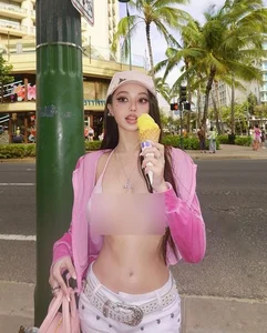 Bold Fashion Statements: How This Influencer is Redefining Street Style with Daring Looks and Fitness Inspiration - image 0