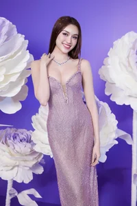 Hong Diem Stuns with Bold and Sophisticated Style at Recent High-Profile Event - image 3