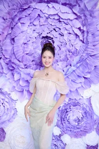 Hong Diem Stuns with Bold and Sophisticated Style at Recent High-Profile Event - image 6