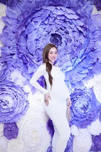 Hong Diem Stuns with Bold and Sophisticated Style at Recent High-Profile Event - image 1