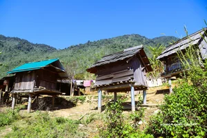 Discover Huoi Man: The Sky-High Hamlet Defined by Ancient Wood and Stone Architecture - image 2