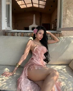 Afternoon Tea Elegance: The Viral Backless Dress Trend Taking Over Social Media - image 0
