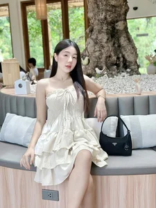 Modern Street Style Trends: Balancing Bold Fashion Choices and Public Perception in Urban Environments - image 7