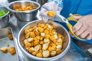 Hanoi’s Culinary Sensation: The Milk Fish Noodle Shop Selling 1,000 Bowls Daily - image 9