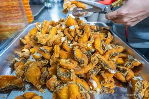 Hanoi’s Culinary Sensation: The Milk Fish Noodle Shop Selling 1,000 Bowls Daily - image 10