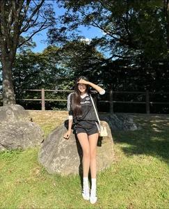 Doãn Hải My Stuns with Elegant Style and Iconic Long Legs in Latest Fashion Gallery - image 2