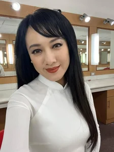 Elegant Vietnamese Ao Dai Collection: Iconic Fashion Styles of a Renowned TV Editor - image 0