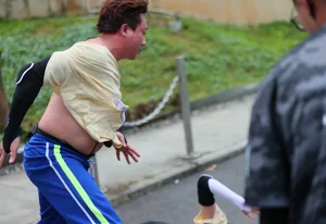 Vietnamese Star Tran Thanh Spotted Late Night: Netizens React to Strange Behavior - image 0