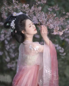Captivating Visuals: YiTuYu Art Language Vol.7504 Yu Yuan Yi Wan Collection - image 0