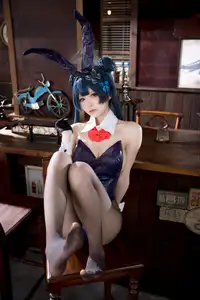 Coser Jiu Qi Miao Transforms into Ryūka Fisaki Bunny Girl: A Dazzling Blue Archive Cosplay - image 9
