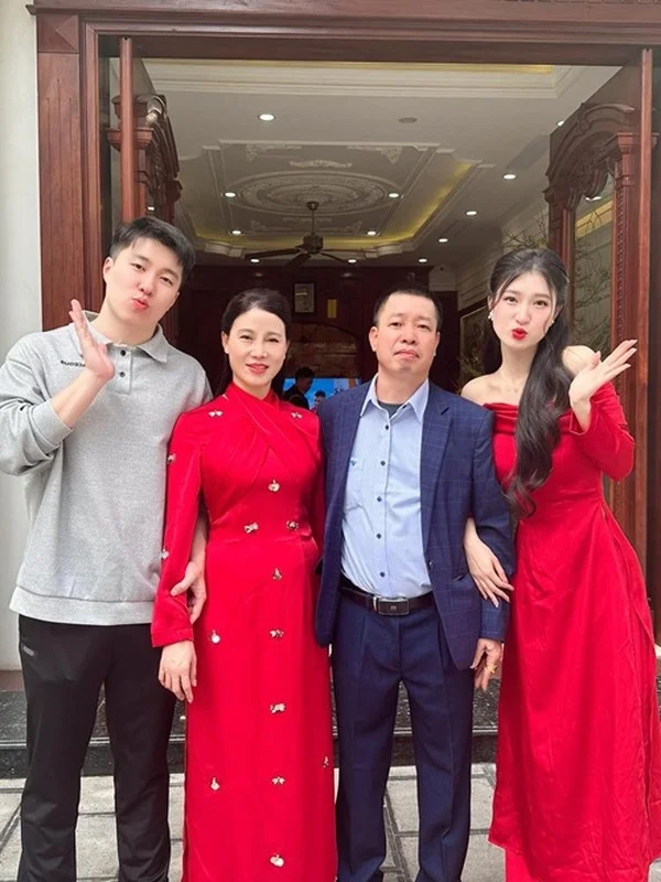 The Ageless Beauty of Vietnamese Runner-up Phuong Nhi’s Mother