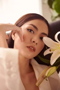 Tang Thanh Ha Beauty Secrets: Close-Up Photos and the Mystery of Her Timeless Look - image 5