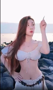 TikTok Sensation Thanh Meo Viral Video Highlights Her Surreal Waistline - image 0