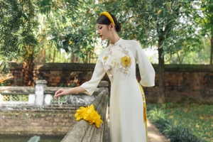 Sophisticated Ao Dai Designs for Lunar New Year: Elegant and Flattering Styles for Women - image 0
