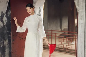 Sophisticated Ao Dai Designs for Lunar New Year: Elegant and Flattering Styles for Women - image 8