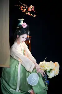 Tu Ya W in YiTuYu Vol.8680: Classical Beauty & Peony Elegance - image 1