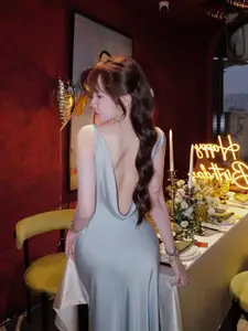Billiards Hot Girl Le Tuyet Anh Shines in Elegant Silk Dress. - image 5