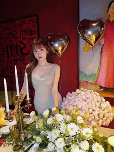 Billiards Hot Girl Le Tuyet Anh Shines in Elegant Silk Dress. - image 8