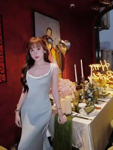 Billiards Hot Girl Le Tuyet Anh Shines in Elegant Silk Dress. - image 7