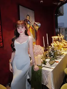 Billiards Hot Girl Le Tuyet Anh Shines in Elegant Silk Dress. - image 1