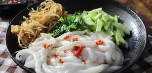 Banh Tam Bi: Mekong Delta's Rustic Dish That Hooks Diners From the First Bite - image 8