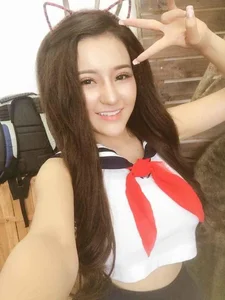 The Natural Beauty of Ngân 98: A Look Back Before Cosmetic Transformations - image 5