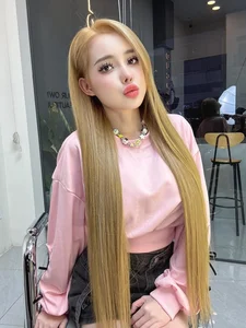 The Natural Beauty of Ngân 98: A Look Back Before Cosmetic Transformations - image 1