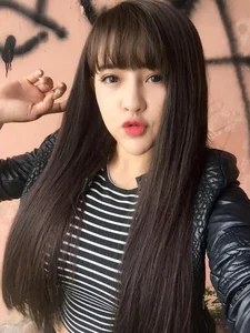 The Natural Beauty of Ngân 98: A Look Back Before Cosmetic Transformations - image 8
