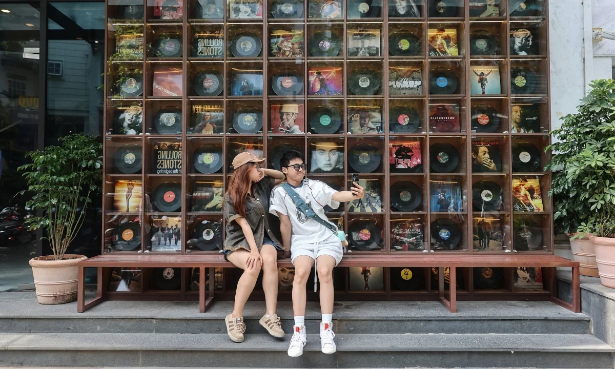 Vinyl Record Cafes: The Retro Trend Captivating HCMC Youth