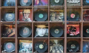 Vinyl Record Cafes: The Retro Trend Captivating HCMC Youth - image 4