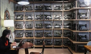 Vinyl Record Cafes: The Retro Trend Captivating HCMC Youth - image 5