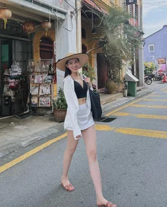 Miss Vietnam Do Thi Ha Shares Stunning Summer Travel Fashion Inspiration - image 3