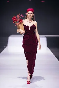 Top 10 Most Impressive Designs from Vietnam International Fashion Week Highlights - image 3