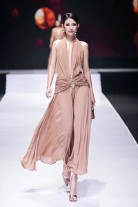 Top 10 Most Impressive Designs from Vietnam International Fashion Week Highlights - image 4