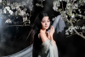 Modern Grace in YiTuYu Art Language Vol.6729 with Xiao Xi Ya - image 0