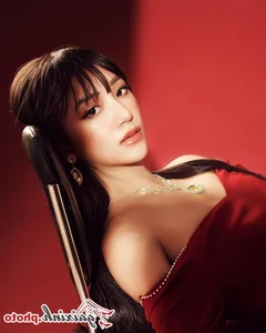 Salim’s Signature Look: A Gallery of Edgy Beauty and Personality - image 2