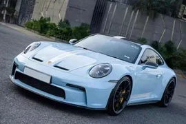 Mint Condition: The Porsche 911 GT3 Reborn in Breathtaking Turquoise Elegance - image 1