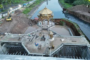 Unique Architecture of the New Water Retention Spillway on Hanoi's To Lich River - image 1