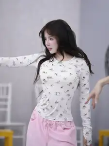 DJ Mie Shines with "Fairy-like" Visuals on Rehearsal Stage, Captivating Fans with Her Pure Beauty - image 9