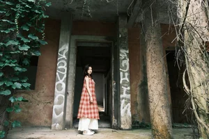 YiTuYu Art Language Vol.7460: Captivating Portraits of To Xiao Bei - image 1