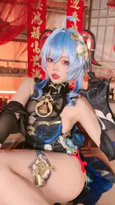 Coser Xiao Yao Yao Yao as Ganyu Lantern Rite: Mesmerizing Beauty in Traditional Festival Attire - image 1