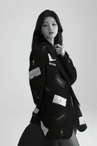 Jing Zi's Elegant Allure: Discover YiTuYu Vol.8698 Collection's Mysterious Black Style - image 10