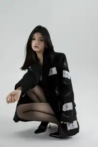 Jing Zi's Elegant Allure: Discover YiTuYu Vol.8698 Collection's Mysterious Black Style - image 8