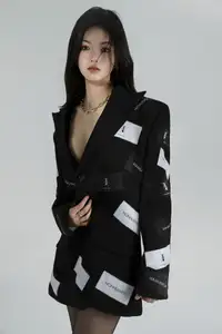 Jing Zi's Elegant Allure: Discover YiTuYu Vol.8698 Collection's Mysterious Black Style - image 13