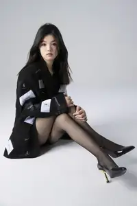 Jing Zi's Elegant Allure: Discover YiTuYu Vol.8698 Collection's Mysterious Black Style - image 3