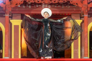 Elegant Ao Dai Collections Representing Hanoi, Hue, and Saigon Shine by the Huong River - image 3
