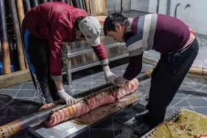 Tasting History: The 1,000-Year-Old Roasted Pork Secret of Duong Lam Ancient Village - image 0